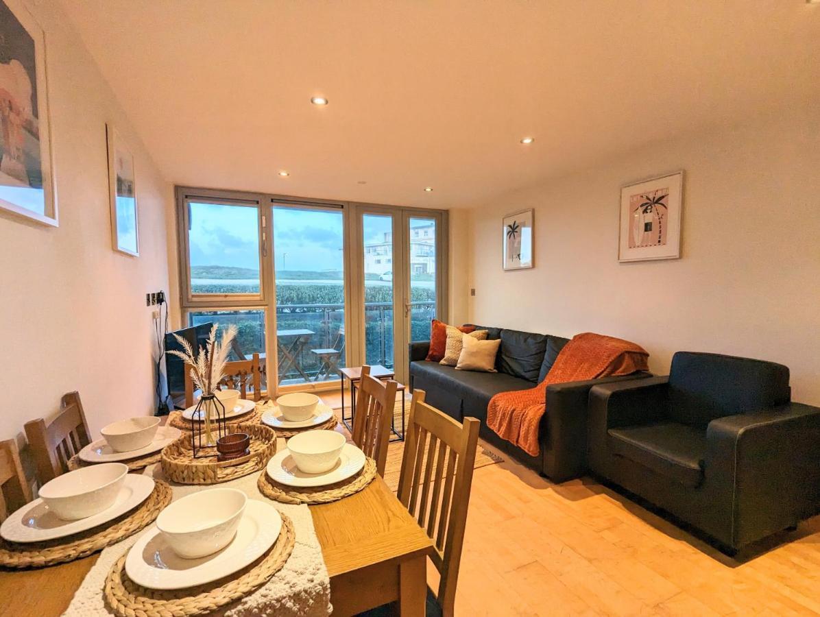 Apartment 100M From Fistral Beach- Underground Parking-Surf Shower & Locker- Sleeps 6 Newquay  Bagian luar foto